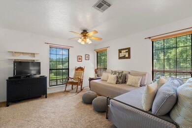 53 Hunters Creek Dr, Huntsville, TX 77340 - photo 6