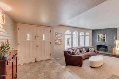 OPEN ROOMS HAVE MODERN FEEL