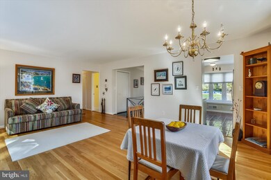 11306 Mapleview Dr, Silver Spring, MD 20902 - photo 6