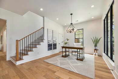 967 W 42nd St, Houston, TX 77018 - photo 6