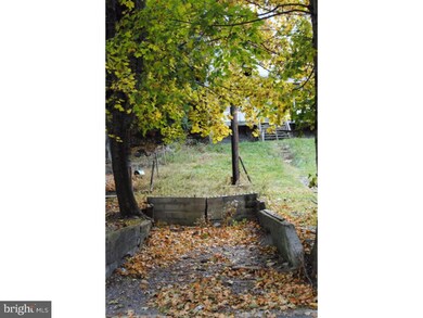 261 E Ridge St, Lansford, PA 18232 - photo 4