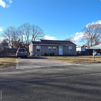 620 Michigan Ave, Bellport, NY 11713 - photo 4