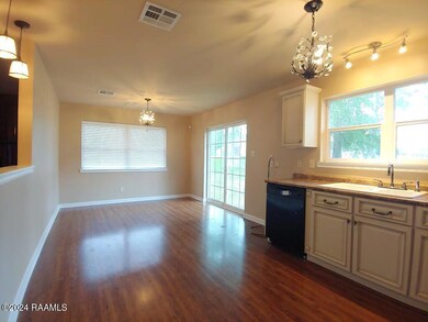 6 Kitchen - Dining Area