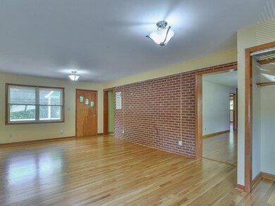 2102 Edgehill Cir, Johnson City, TN 37601 - photo 7