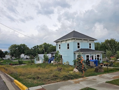 603 Walnut St, Baraboo, WI 53913 - photo 2