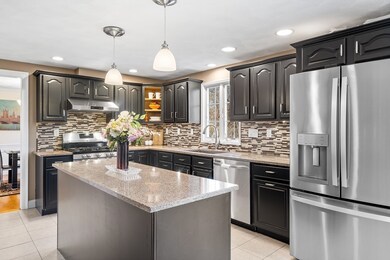 11 Chestnut Ave, Burlington, MA 01803 - photo 4