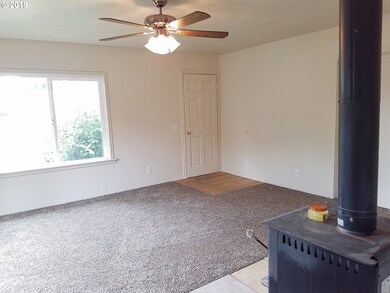 545 A St, Creswell, OR 97426 - photo 5