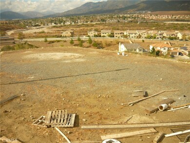 5591 N Pinnacle Ln, San Bernardino, CA 92407 - photo 3