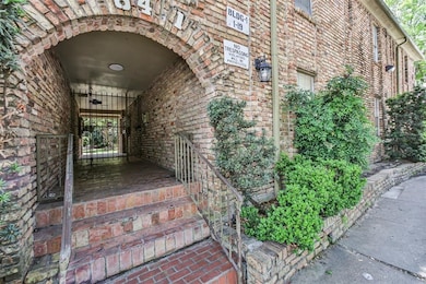 6401 Skyline Dr unit 28, Houston, TX 77057 - photo 3