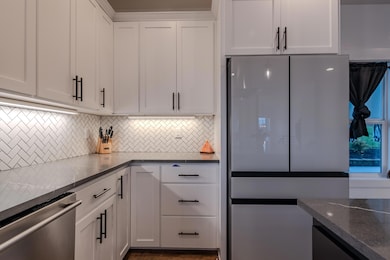 531 W La Strada Cir, Medford, OR 97504 - photo 4