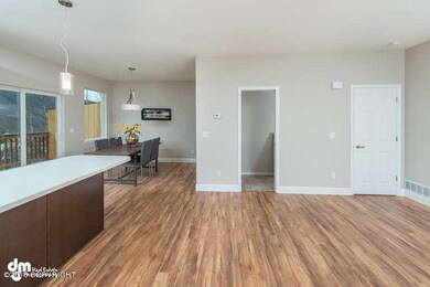 20206 Eagles Nest Court-small-003-15-Liv