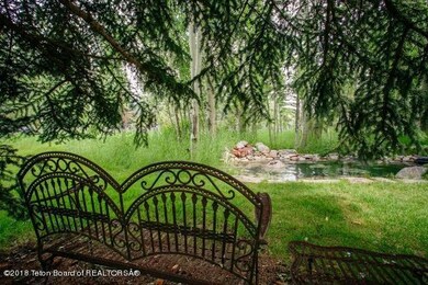 Bench overlooking pond (640x427)