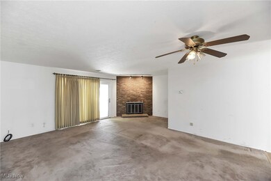 8847 Holly Ln unit 41, Olmsted Falls, OH 44138 - photo 2