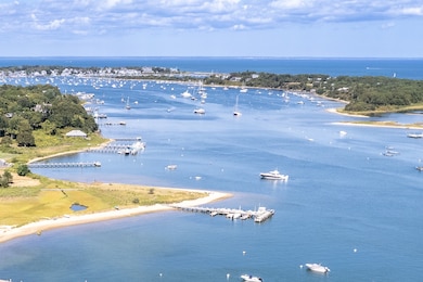 Deeded association beach, door and mooring on Katama Bay