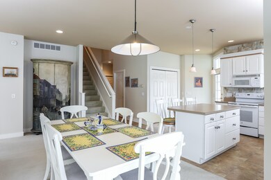 008-photo-dining-room-6947178