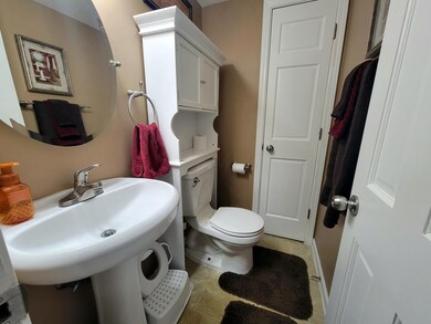 611 Dlyn St, Columbus, OH 43228 - photo 7