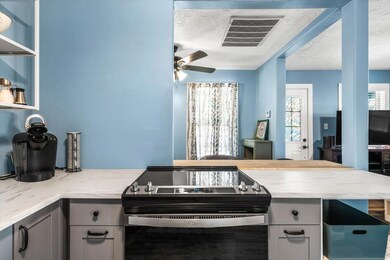 752 West St, Redding, CA 96001 - photo 5