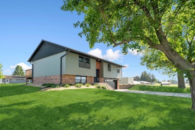 504 W Bradford St, West Union, IA 52175 - photo 2