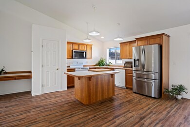 1915 SW 35th St, Redmond, OR 97756 - photo 7