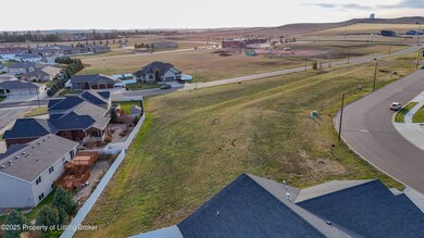 1772 Sunrise Dr, Dickinson, ND 58601 - photo 4