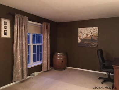 19 Nottingham Dr, Saratoga Springs, NY 12866 - photo 5