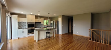 8496 Harkness Rd S, Cottage Grove, MN 55016 - photo 2