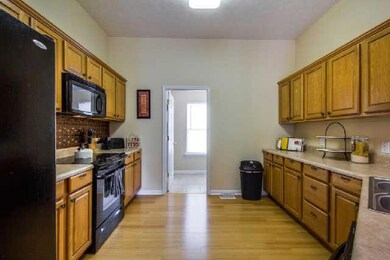 LETS GET COOKING IN THIS UP TO DATE KITCHEN ....ALL KITCHEN APPLIANCES STAY!!!