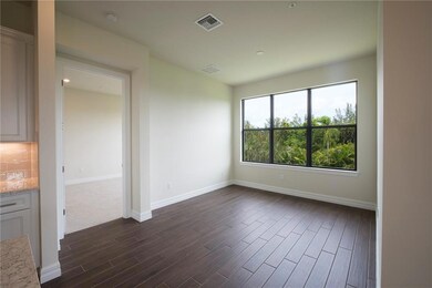 Large Dining Area With Nature View!