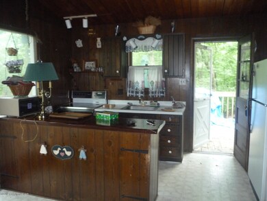 334 Mockingbird Ct, Pocono Mountain Lake Estates, PA 18324 - photo 6