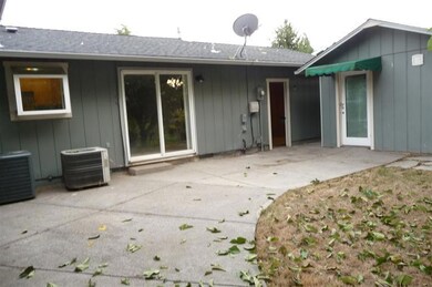 1235 Triangle Dr, Central Point, OR 97502 - photo 3