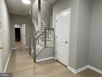 13024 Park Crescent Cir, Herndon, VA 20171 - photo 2