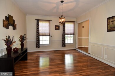 16049 Hayes Ln, Woodbridge, VA 22191 - photo 6