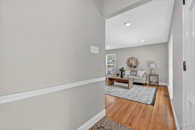 2215 Apple Bud Ln, Saint Louis, MO 63125 - photo 4