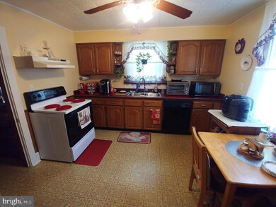 632 Wayne Ave, Chambersburg, PA 17201 - photo 6