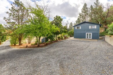 9201 Old Stage Rd, Central Point, OR 97502 - photo 2