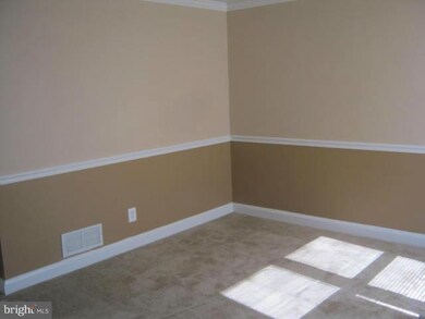 561 Lucia Ave, Baltimore, MD 21229 - photo 3