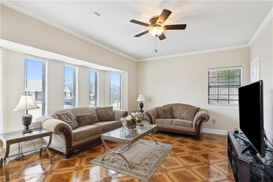 Living room that can also be a bedroom because it