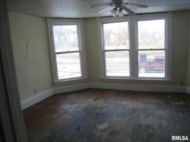 537 W 13th St, Davenport, IA 52803 - photo 3