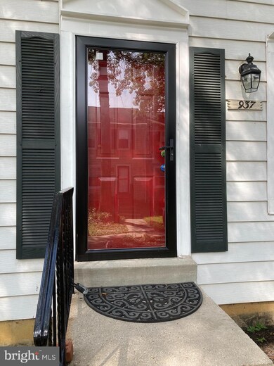 937 Saint Michaels Dr, Bowie, MD 20721 - photo 2