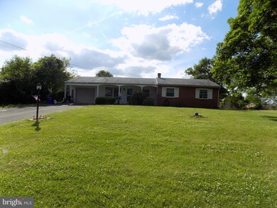 1547 Lakeside Dr, Pennsburg, PA 18073 - photo 2