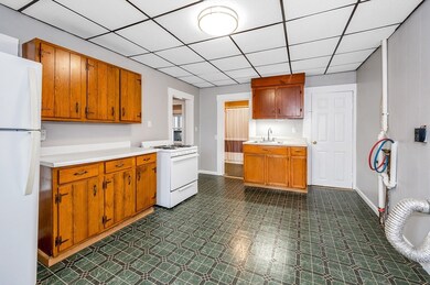 4 Dalton Place unit 1, Lowell, MA 01850 - photo 4