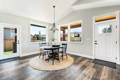 798 NW Rimrock Dr, Redmond, OR 97756 - photo 3