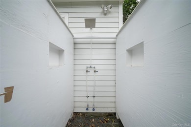 16 Overbrook St, Riverhead, NY 11901 - photo 4