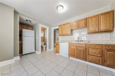 3314 Altamont Ave, Cleveland, OH 44118 - photo 4