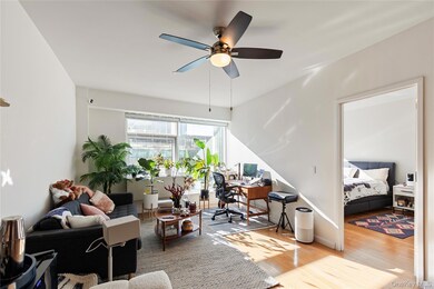 24-15 Queens Plaza N unit 3B, Long Island City, NY 11101 - photo 4