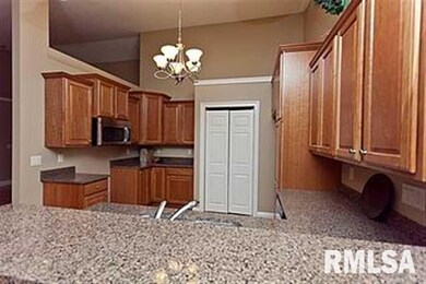 1731 Stone Gate Cir, Davenport, IA 52807 - photo 6