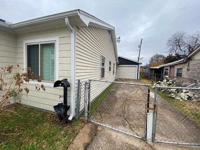 7543 Hereford St, Houston, TX 77087 - photo 4