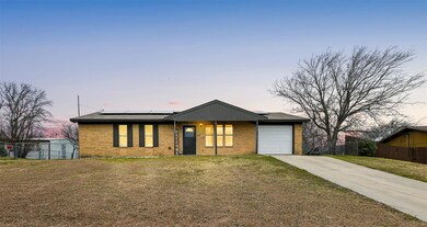 2584 Cattlebaron Dr, Fort Worth, TX 76108 - photo 2