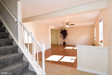 10705 Autumn Leaf Place, Germantown, MD 20876 - photo 3