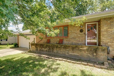 528 N Locust St-34